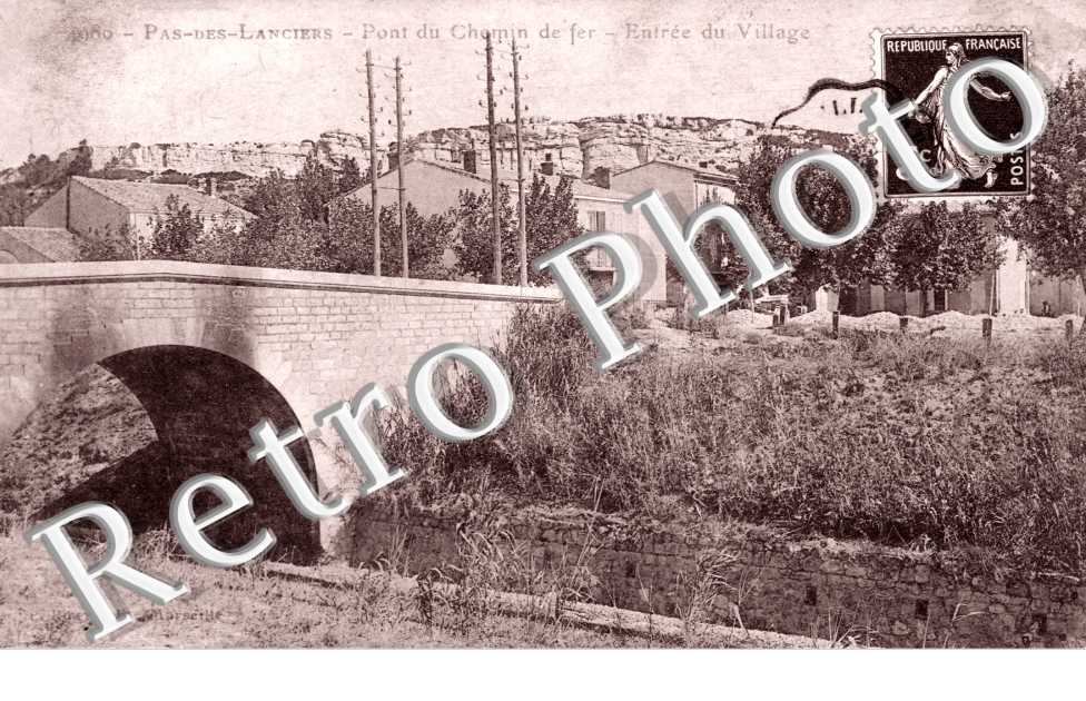 entree du village - Pont du chemin de fer