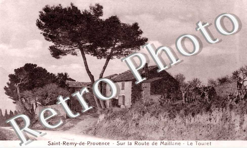 sur la route de Maillane Le Touret