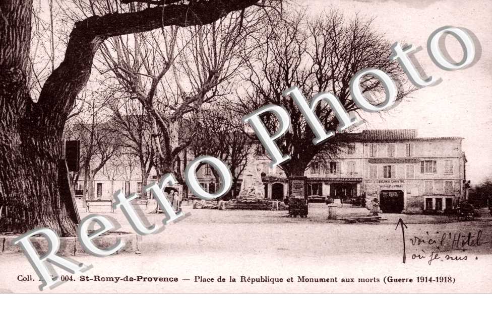 Place de la Republique et monument aux morts