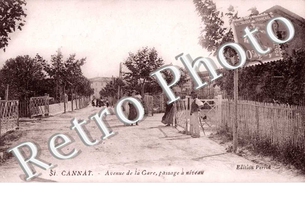 Avenue de la gare - passage a niveau