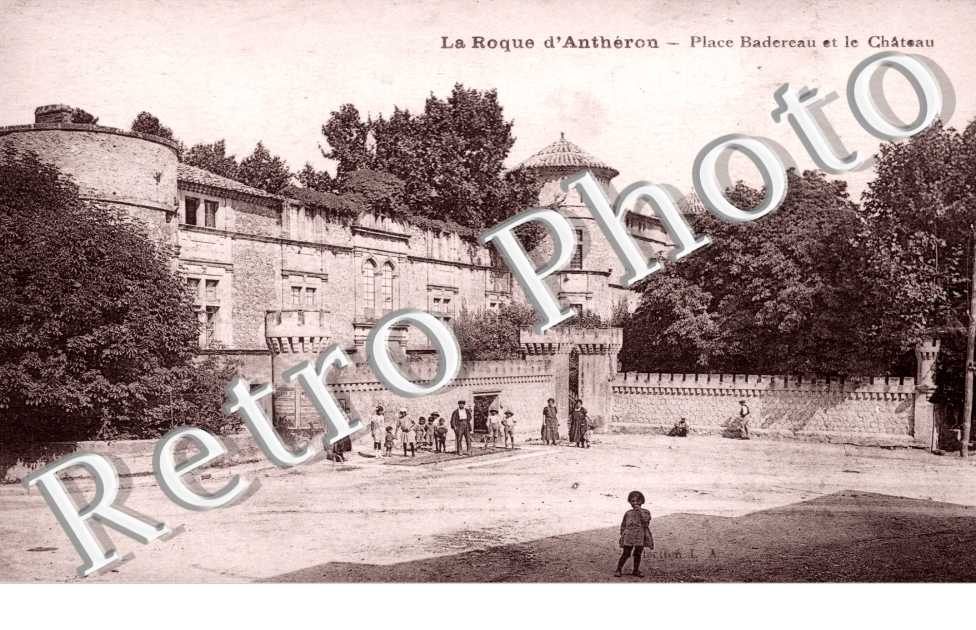 Place Badereau et le Chateau
