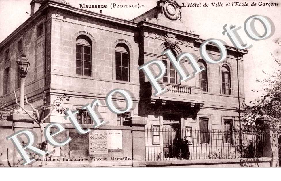 Hotel de ville et ecole de garcons