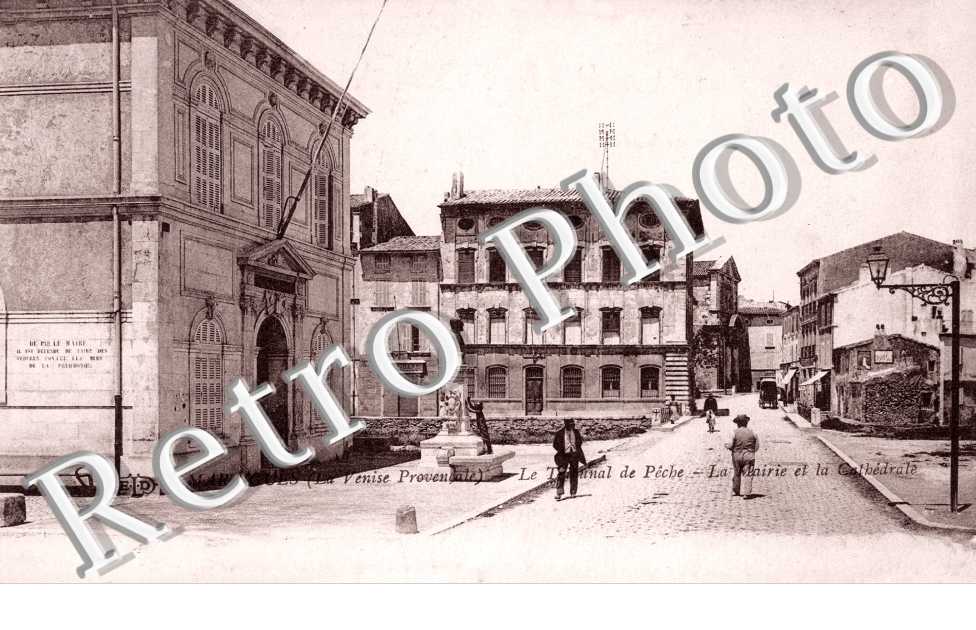 Tribunal de peche - mairie et cathedrale