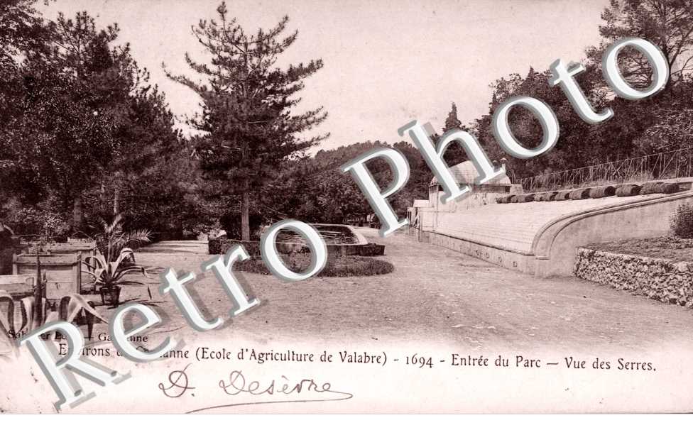 environs de Gardanne - ecole d&#039;agriculture de valabre - entree du parc - vue des serres