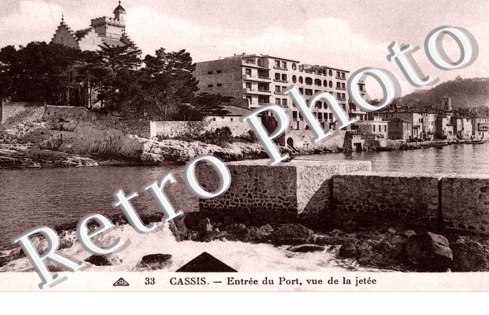 Entree du Port, vue de la Jetee