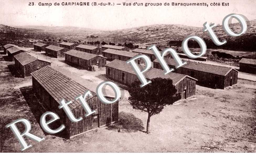 Vue d&#039;un Groupe de Baraquements