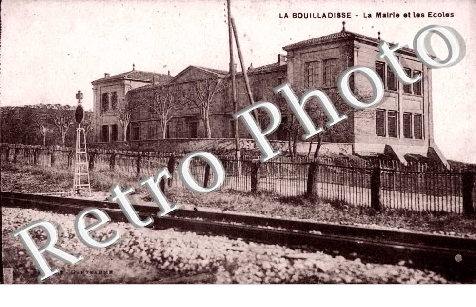 La mairie et les ecoles