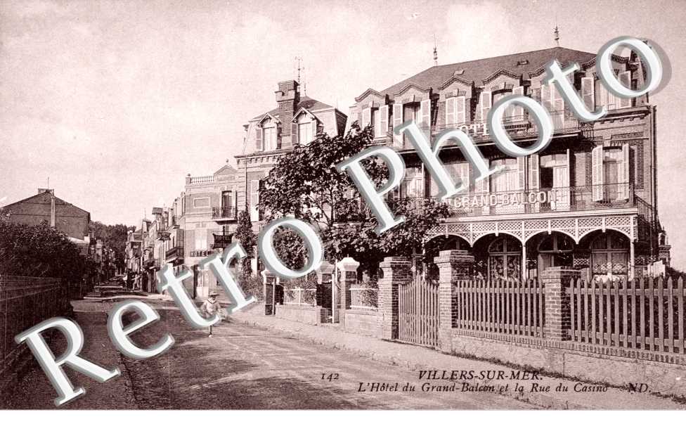 Villers-sur-Mer, l&#039;Hotel du Grand-Balcon et la Rue du Casino