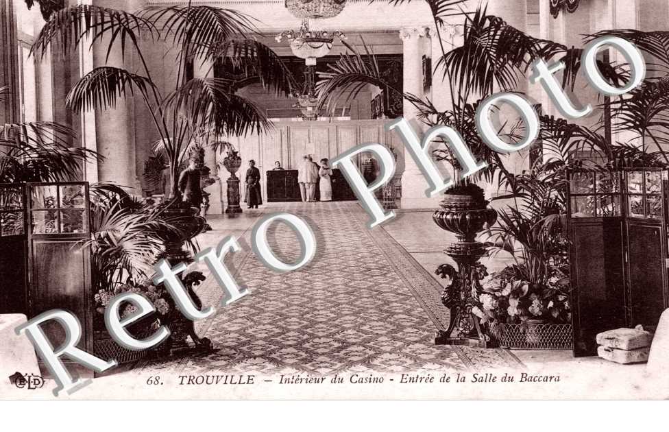 Interieur du casino - Entree de la salle du baccara