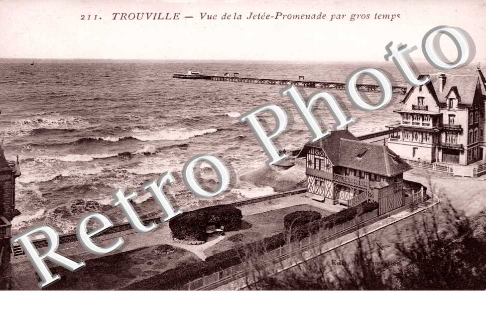 vue de la jetee promenade par gros temps