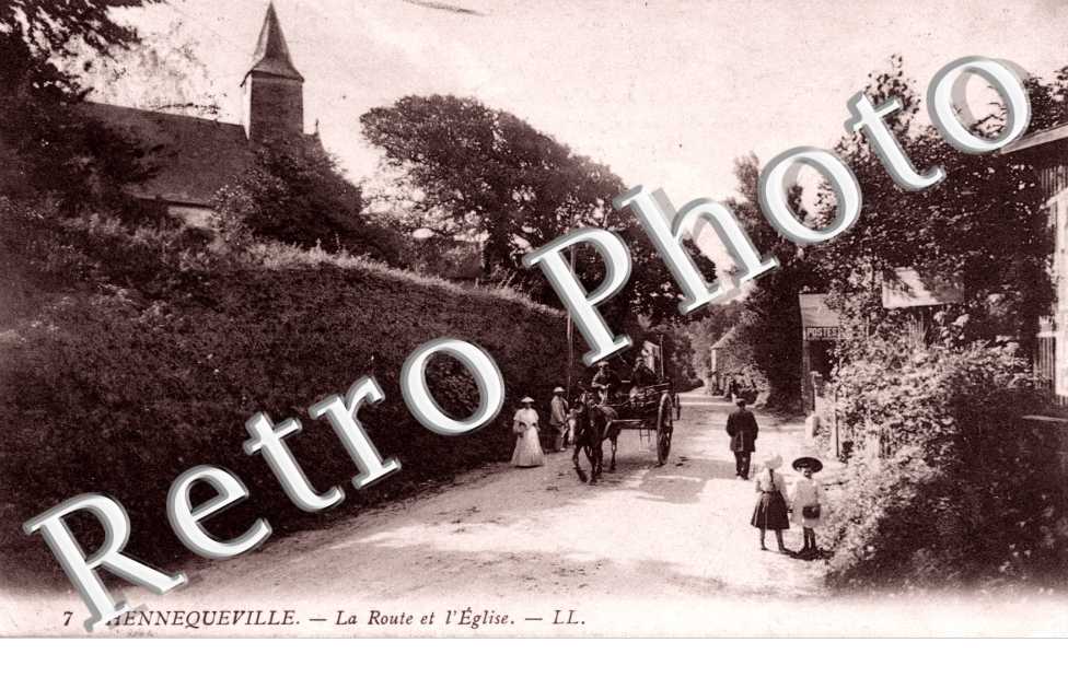 Hennequeville - la route et l&#039;Eglise