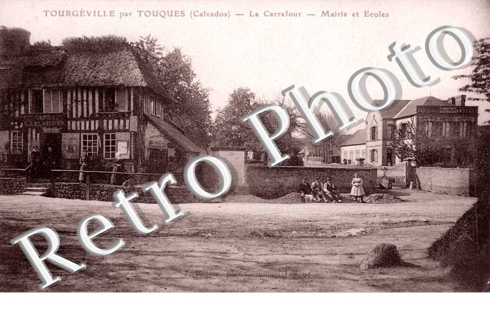 Le carrefour - Mairie et ecoles