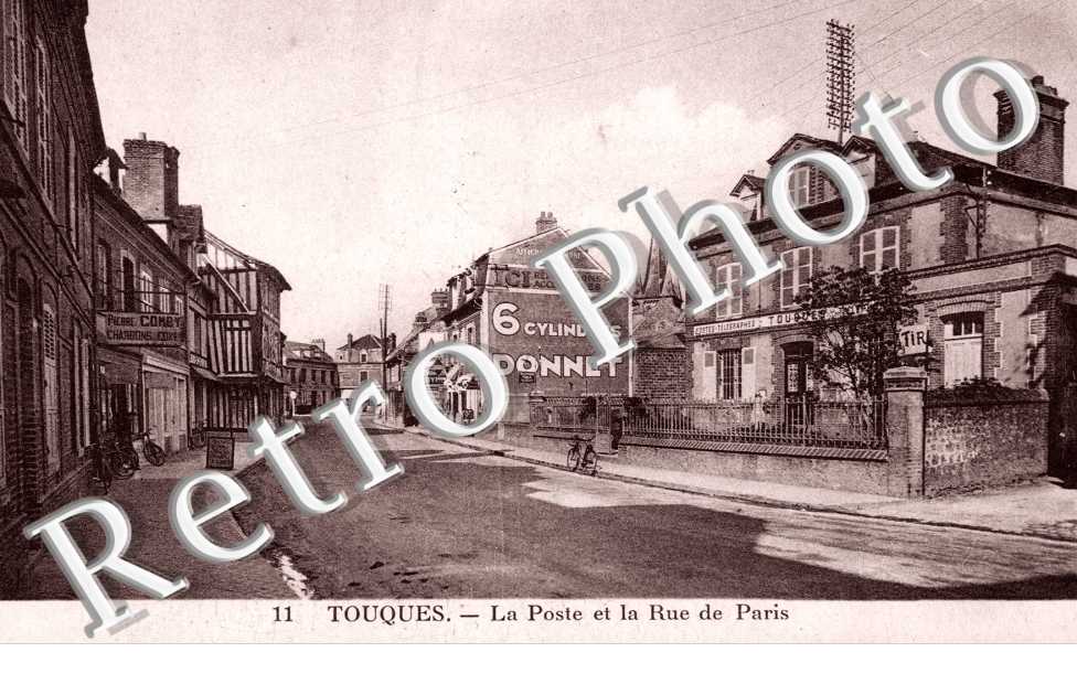 la poste et la rue de Paris