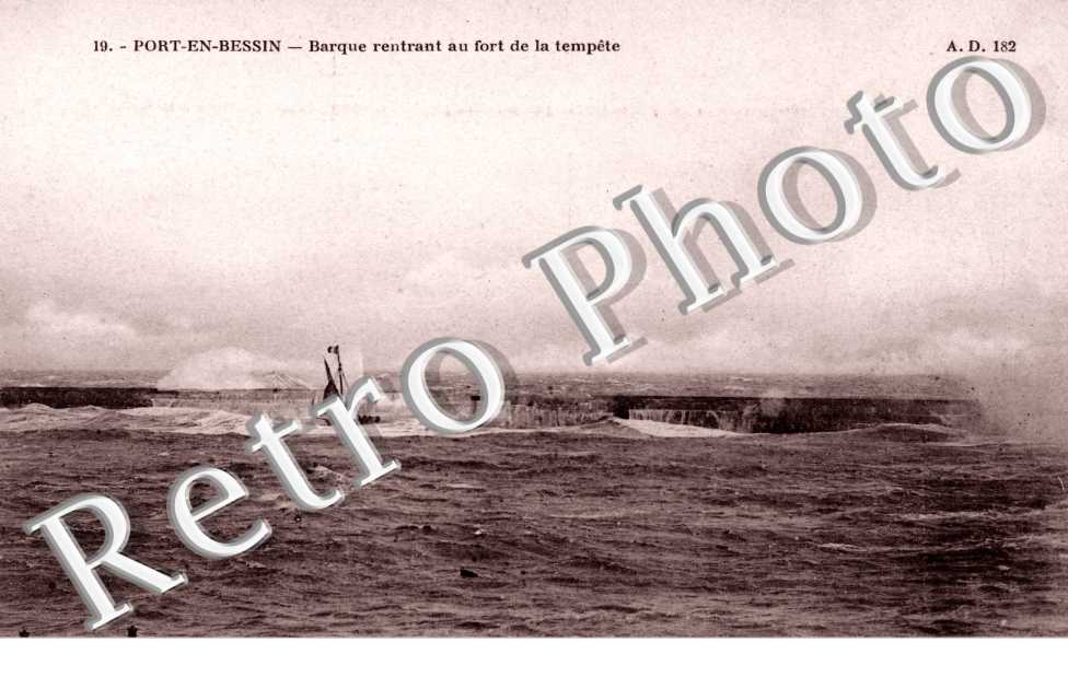 Barque rentrant au fort de la tempete