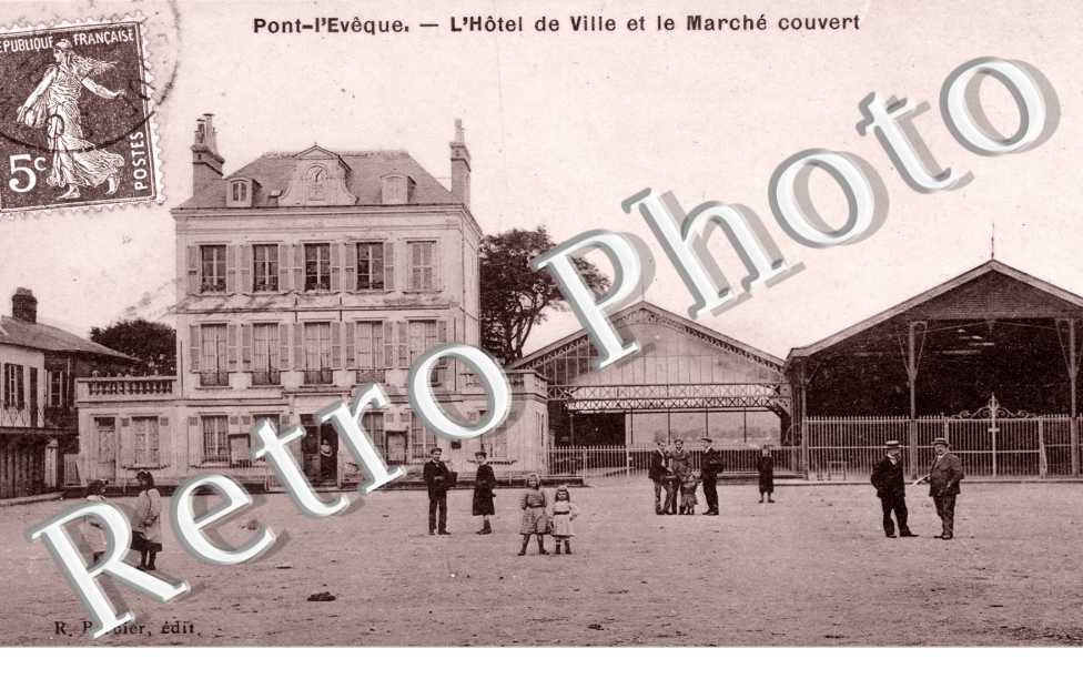 hotel de ville et le marche couvert