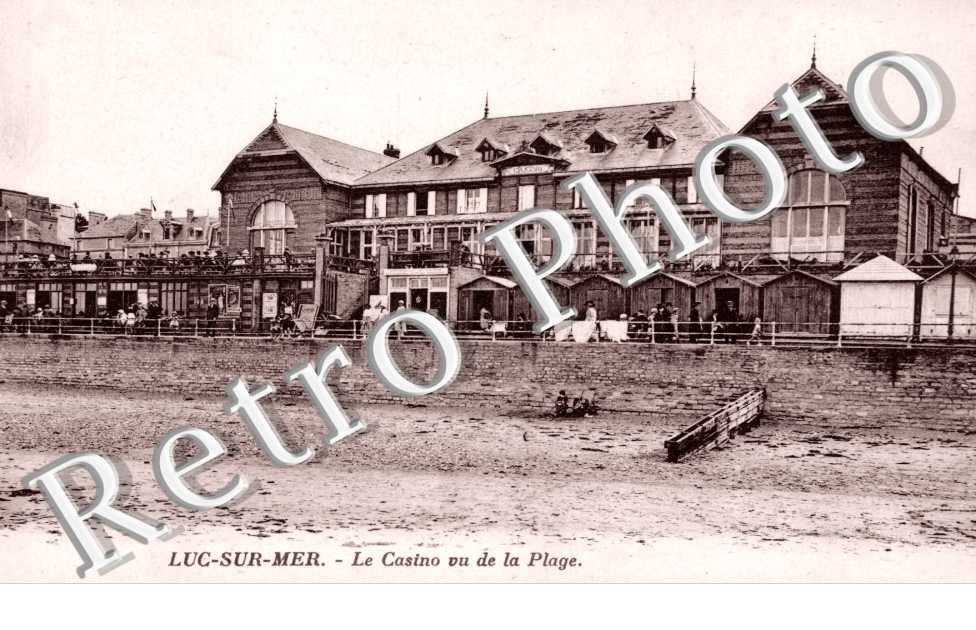 Luc-sur-Mer, le Casino vu de la Plage