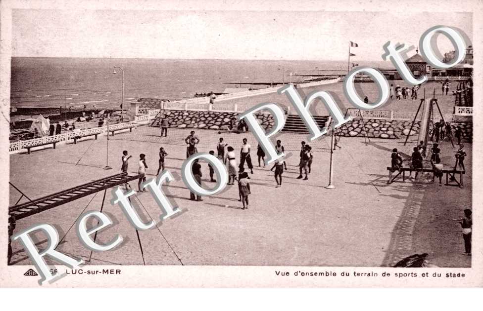 vue d'ensemble du terrain de sports et du stade