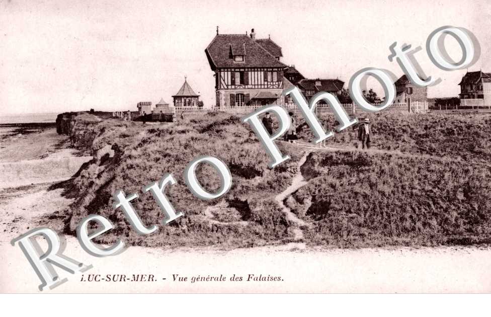 Luc-sur-Mer, Vue Generale des Falaises