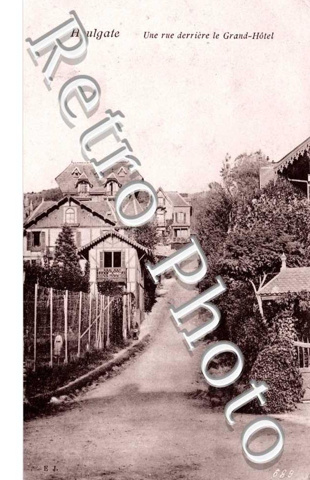 Une rue derriere le Gd Hotel