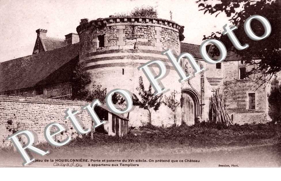 le chateau, porte et poterne du XVe siecle