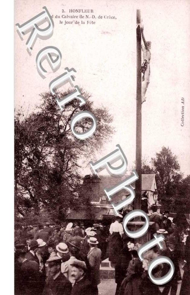 au pied du calvaire de Notre-Dame de Grace