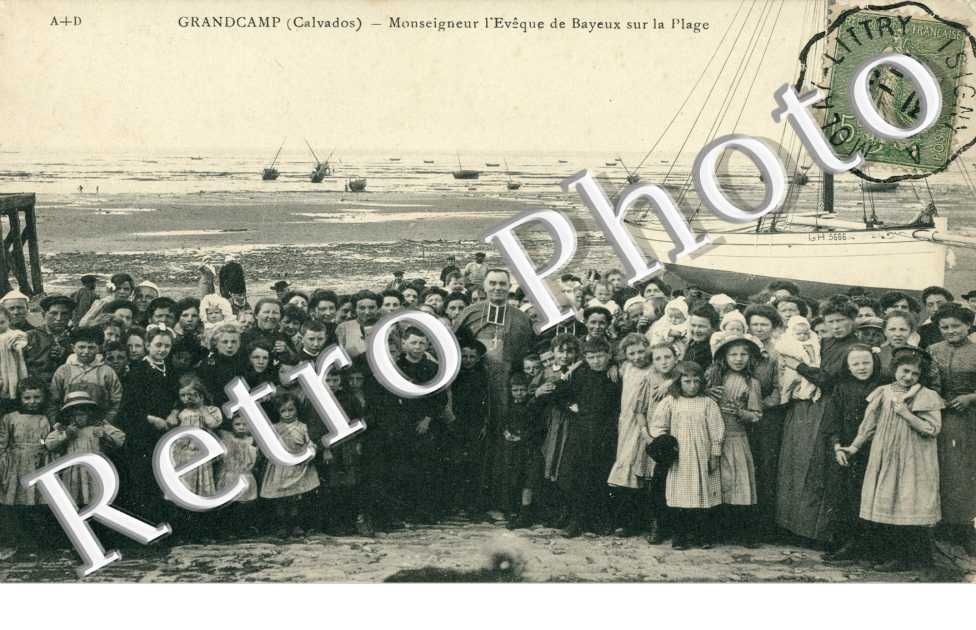 Monseigneur l&#039;Eveque de Bayeux sur la plage