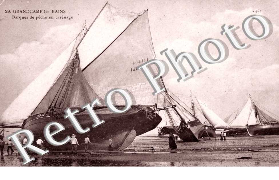 barques de peches en carenage