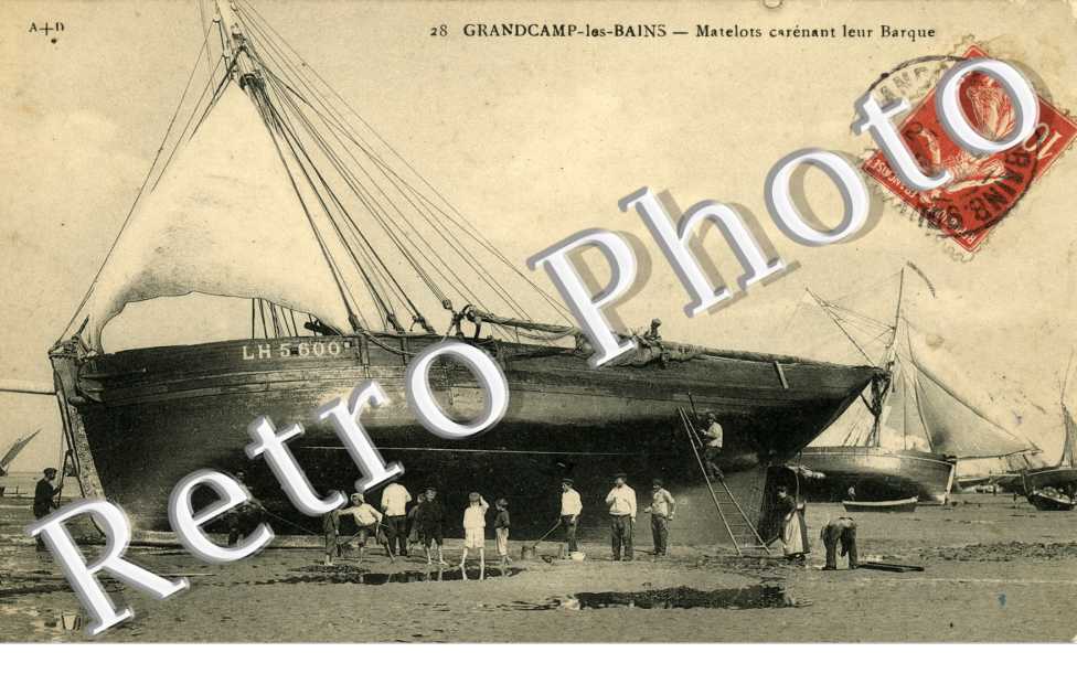 Matelots carenant leur barque