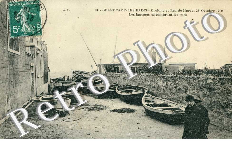Raz de maree du 28 octobre 1909 Les barques encombrant les rues