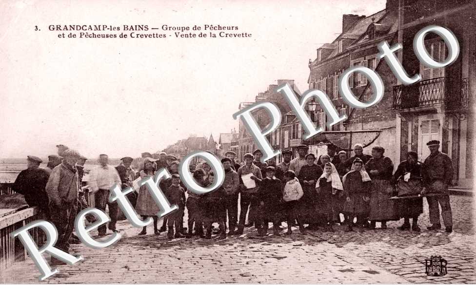 Groupe de pecheurs et de pecheuses de crevettes - vente de la crevette