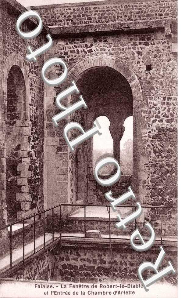Fenetre de Robert le Diable et entree de la chambre d&#039;Arlette