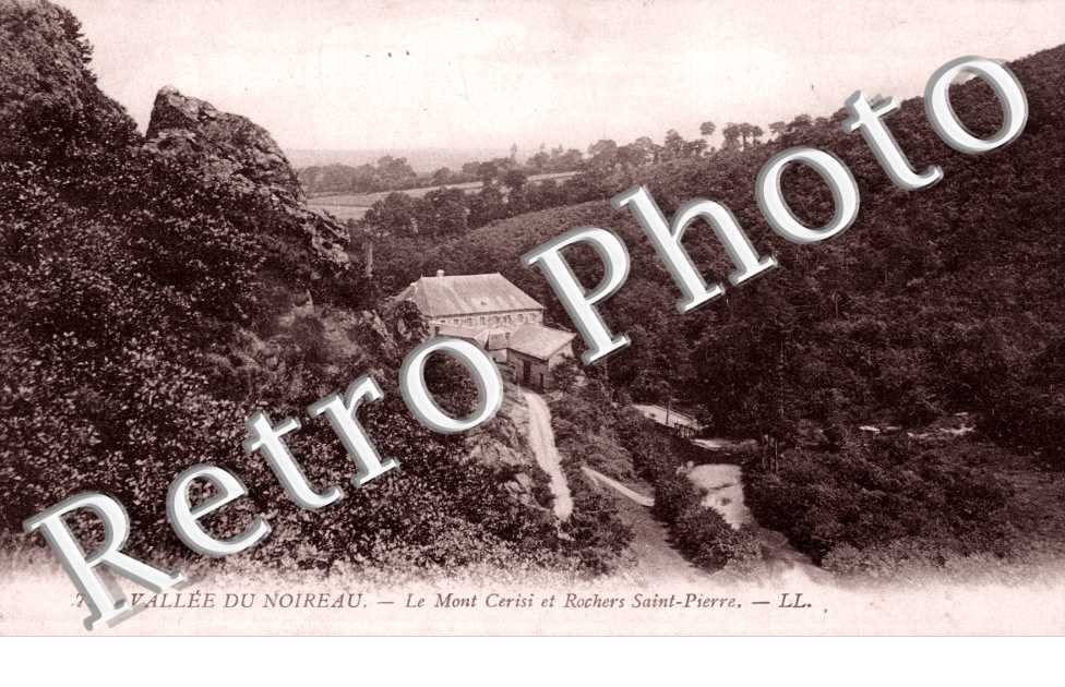 vallee du Noireau  Le Mont Cerisi et rochers Saint Pierre