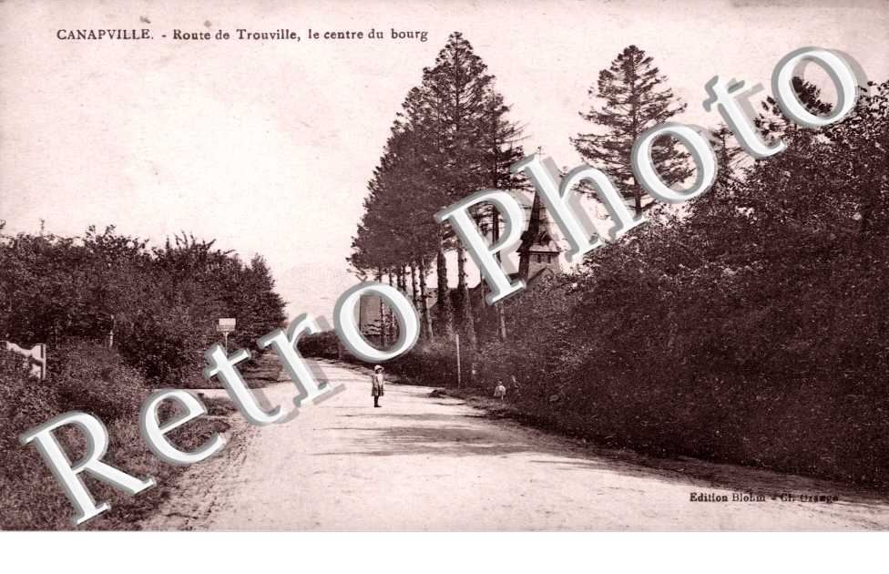 route de Trouville, le centre du bourg