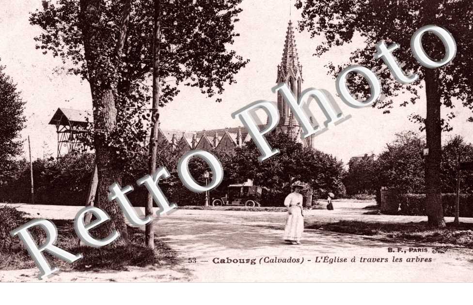 Eglise a travers les arbres