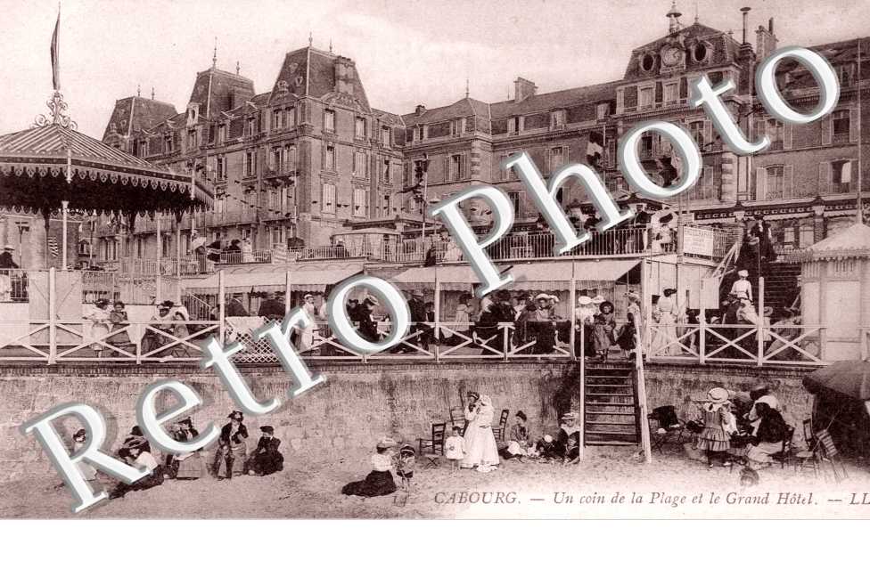 un coin de la plage et le Grand Hotel