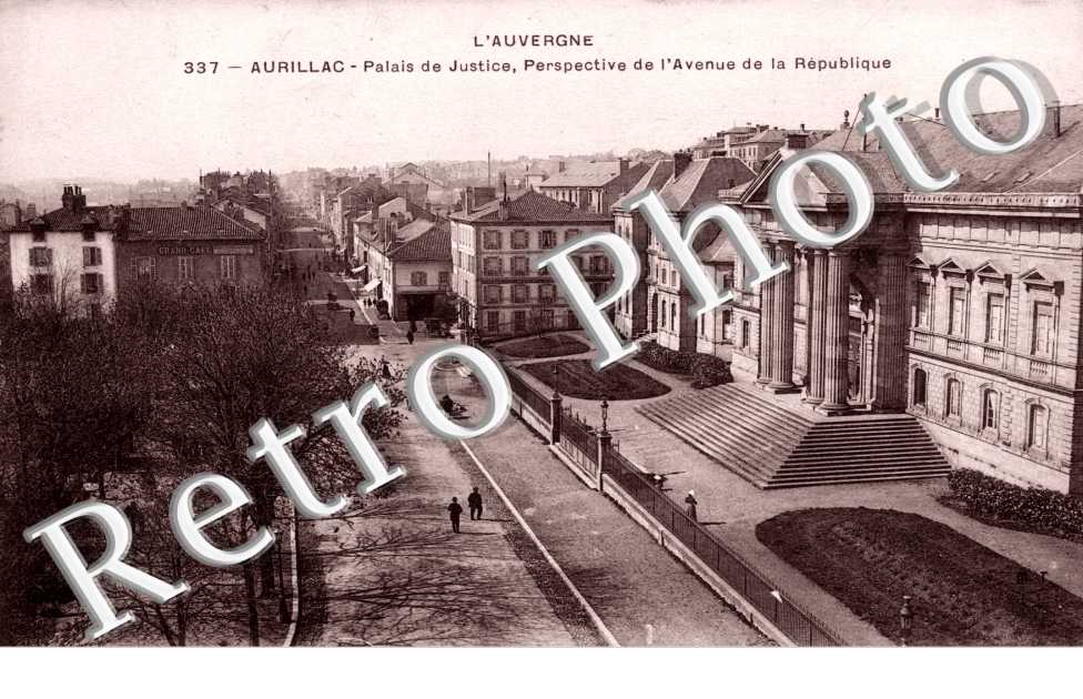 Palais de Justice et l&#039;Avenue de la Republique