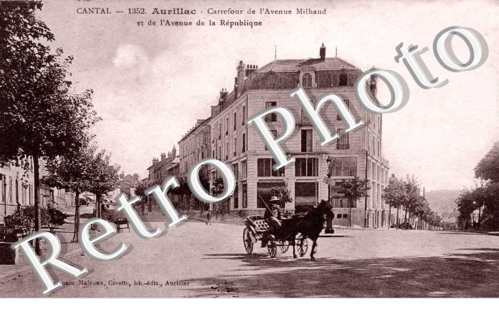 Carrefour de l&#039;avenue Milhaud et de l&#039;avenue de la Republique