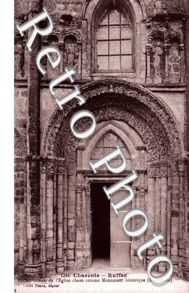 Portail Roman de L&#039;Eglise