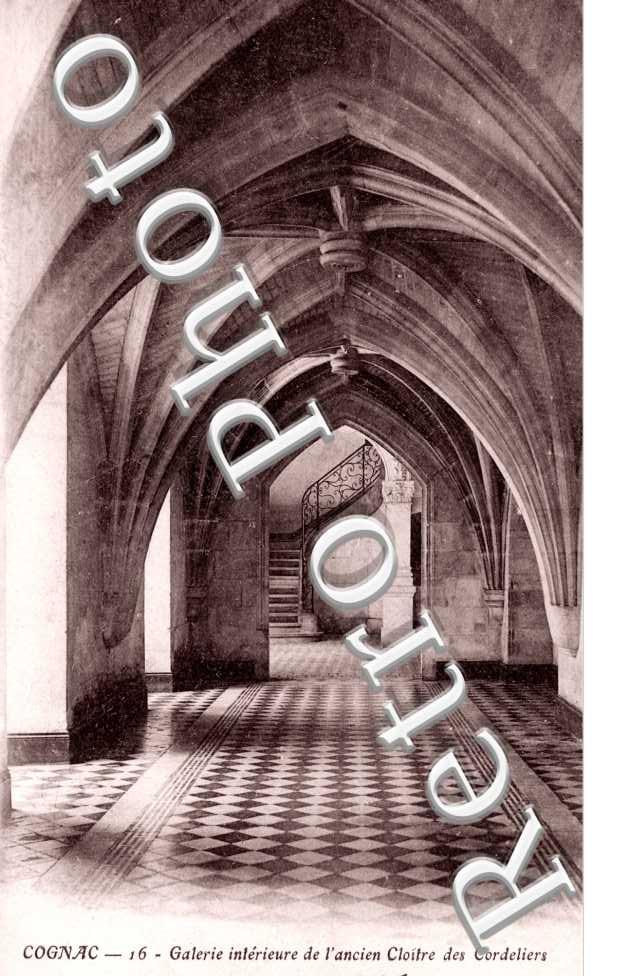 Galerie Interieure de l'Ancien Cloitre des Cordeliers