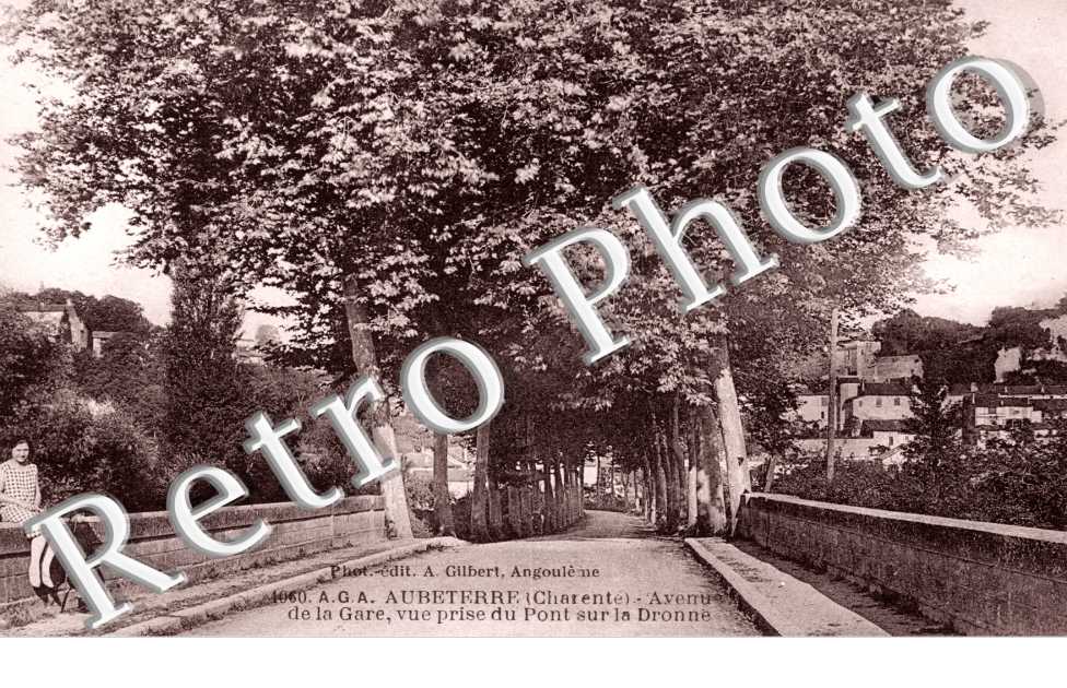 Avenue de la gare , vue prise du pont sur la Dronne