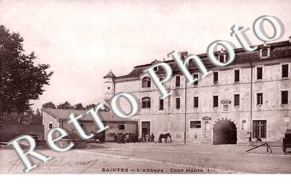 l&#039;Abbaye, Cour Haute