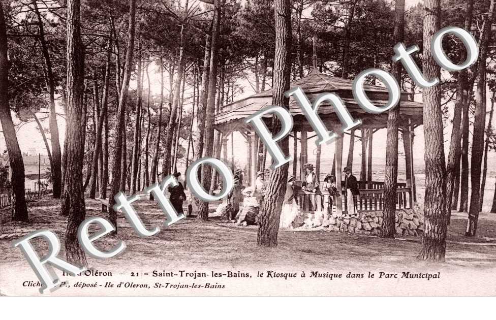 Le Kiosque a Musique dans le Parc Municipal