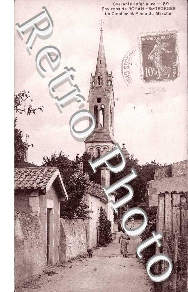 Le clocher et place du marche