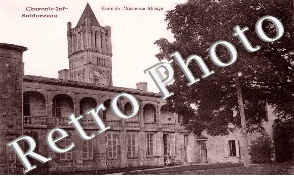 Abbaye - Cour