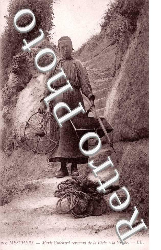 marie guichard revenant de la peche a la grotte