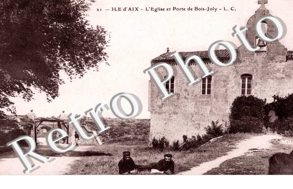 L&#039;eglise et la porte de Bois-Joly