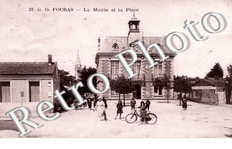 La Mairie et la Place