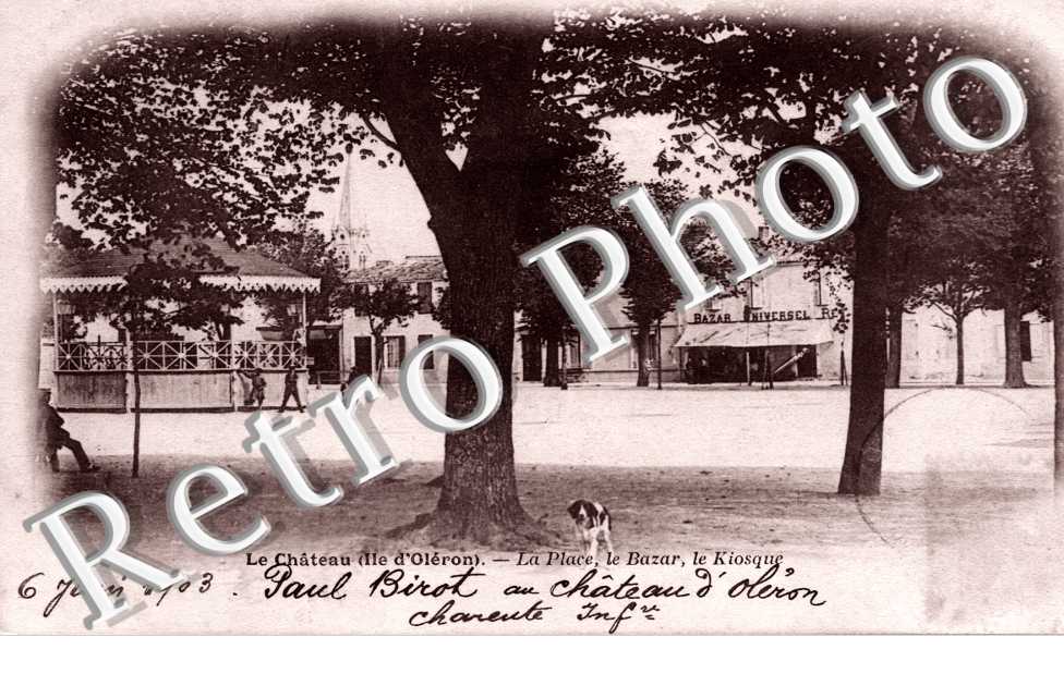 La place - le Bazar - le Kiosque