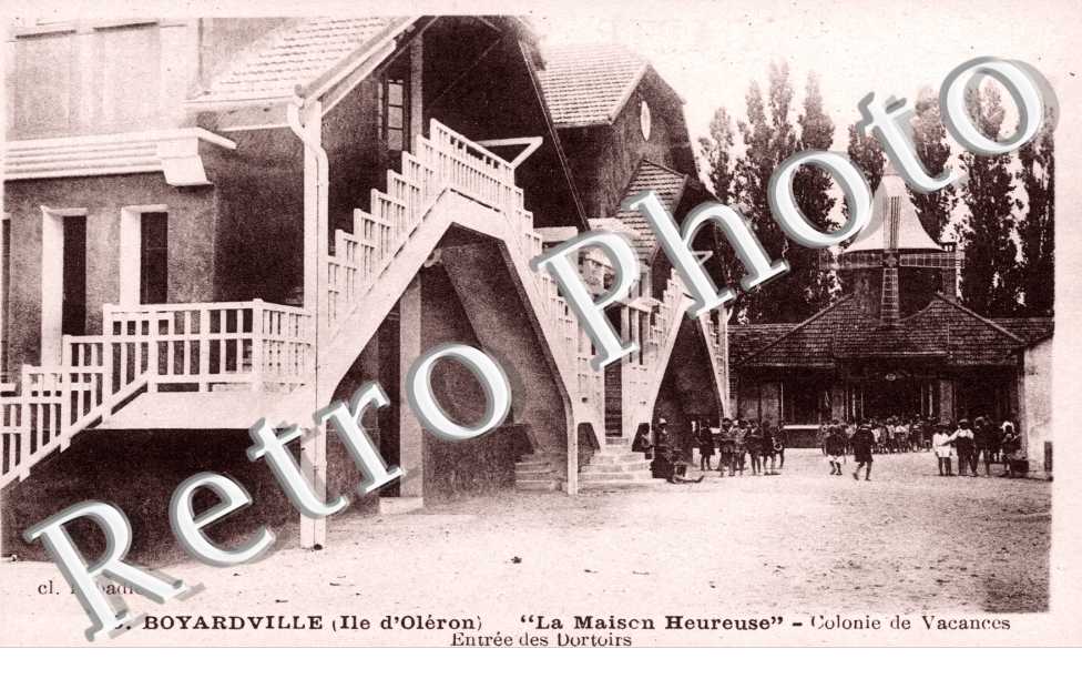  La Maison Heureuse, Colonie de Vacances, Entree des Dortoirs