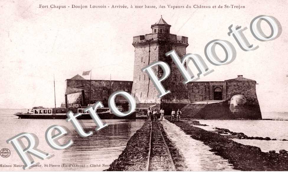 Fort Chapus, donjon Louvois, arrivee a mer basse, des vapeurs du chateau et de Saint Trojan